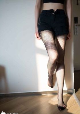 年轻的丝袜老师