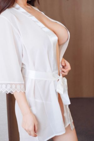 女搜查官紧身皮衣调教