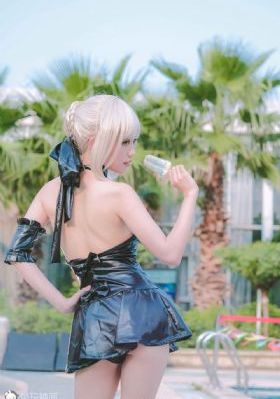 漂亮的女保姆
